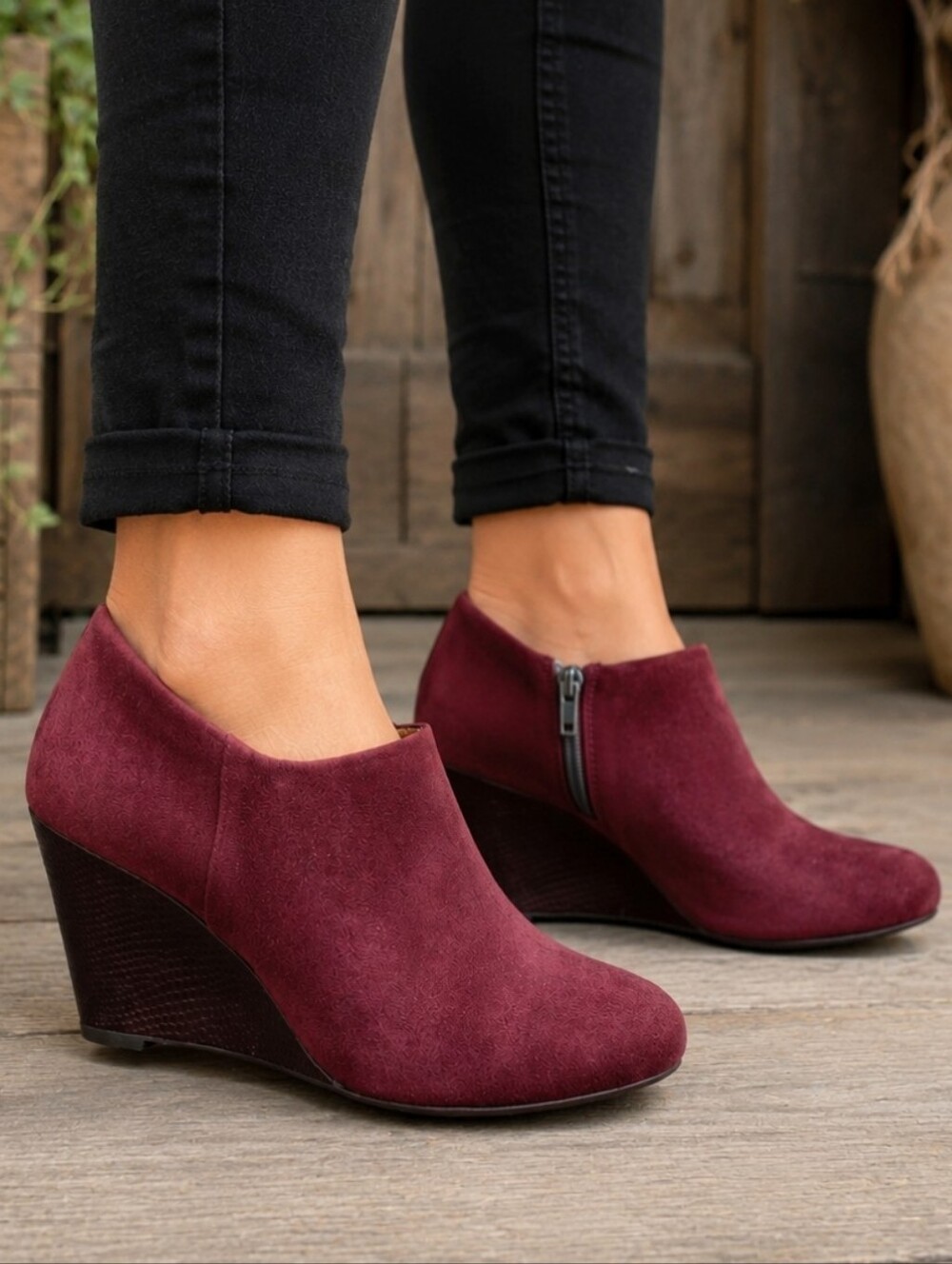 Clarks Artisan Purity Frost Retro Boho Minimalist Suede Wedge Bootie 8M